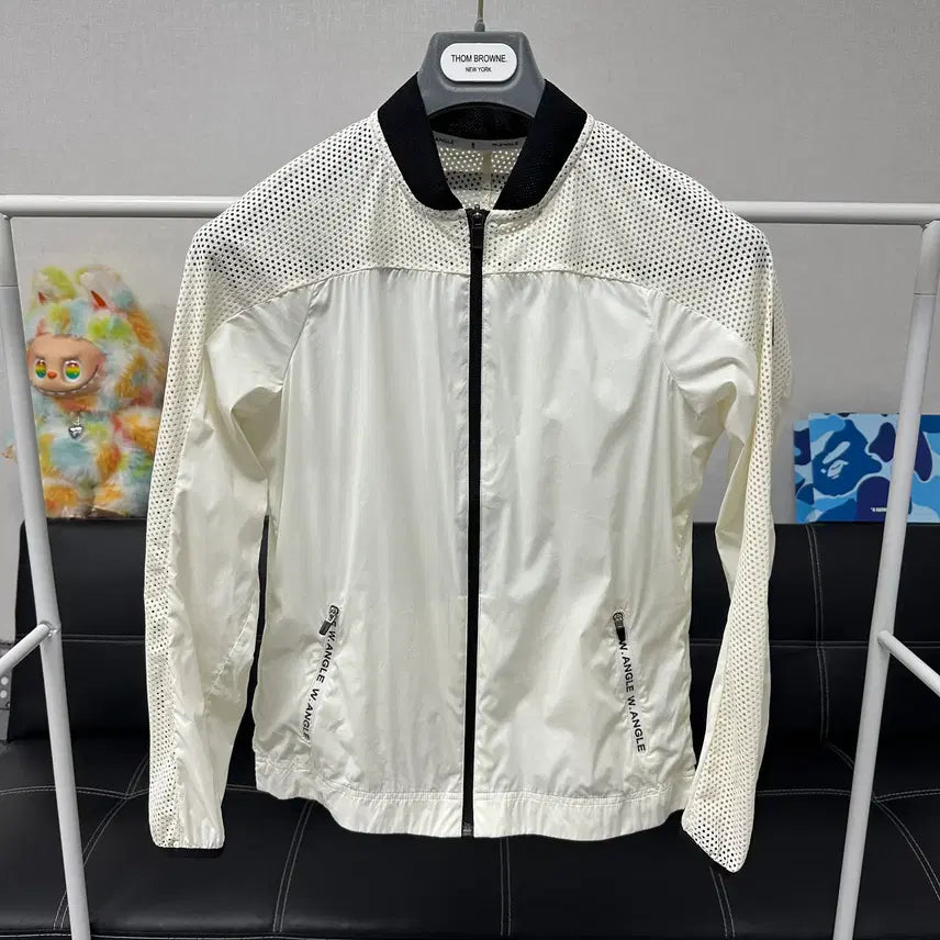 [BUNJANG] Waide Angle White Mesh Windbreaker (Size 90) / (사이즈90)와이드앵글-화이트 메쉬 바람막이