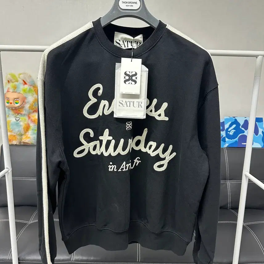 [BUNJANG] Black Embroidered Sweatshirt Size 100 / (사이즈100)새상품 새터-블랙 자수 맨투맨
