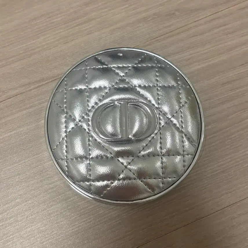[BUNJANG] Dior Forever Cushion Case Silver Cannage / 디올 포에버 쿠션케이스 실버 까나쥬 컬러