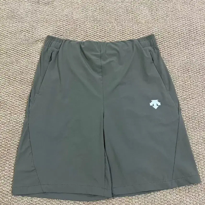 [BUNJANG] Descente Men's Running Shorts Khaki L (32-33 inches) / 데상트 남성 런닝 반바지 카키L싸이즈 32~33