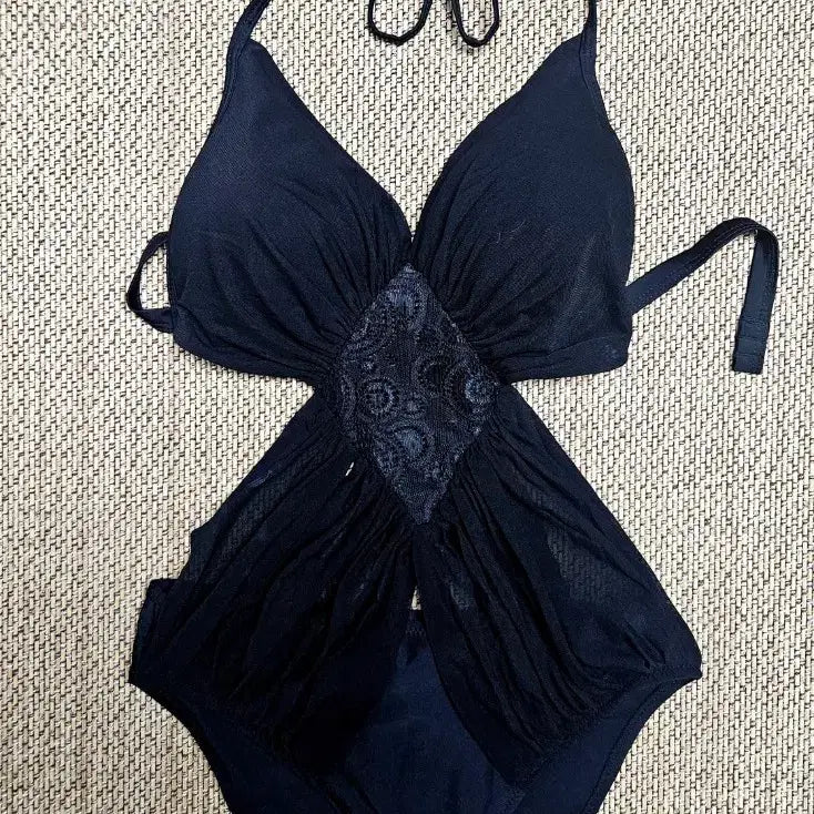 [BUNJANG] Halterneck Monokini Swimsuit - Black, Size M / [1회착용] 홀터넥 모노키니 수영복 M