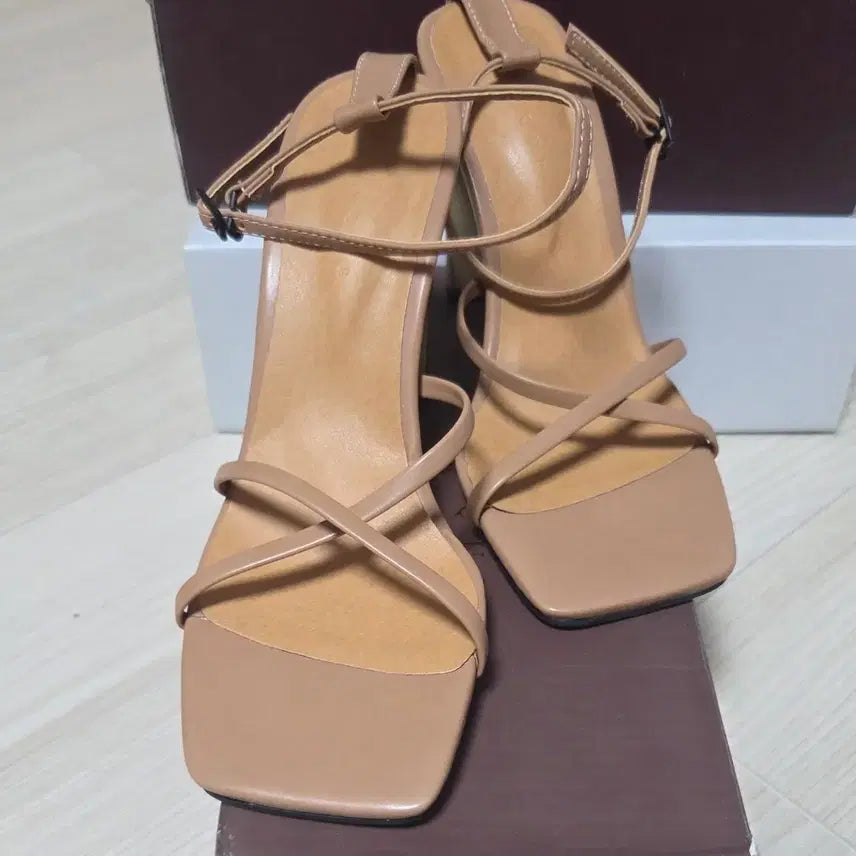 [BUNJANG] Beige Strap Heel Sandals / 새상품 샌들 스트랩 힐 베이지