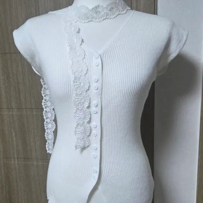 [BUNJANG] White Lace Tie Ribbed Knit / 화이트 레이스 타이 골지 니트