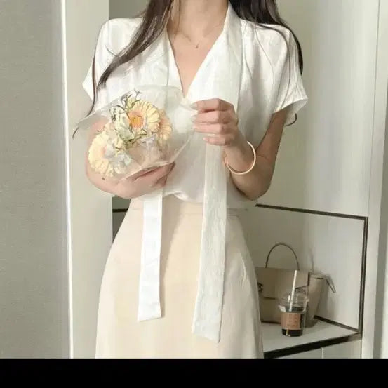 [BUNJANG] Ribbon Tie Blouse Ivory / (하객룩 추천) 리본 타이 블라우스 아이보리