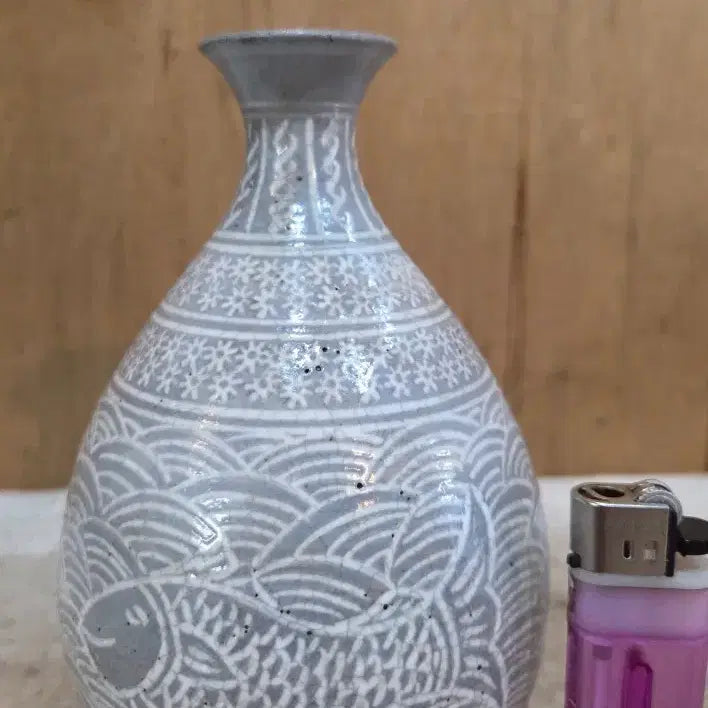 [BUNJANG] Buncheong Ware Fish Decoration Bottle / 분청사기 어문 병