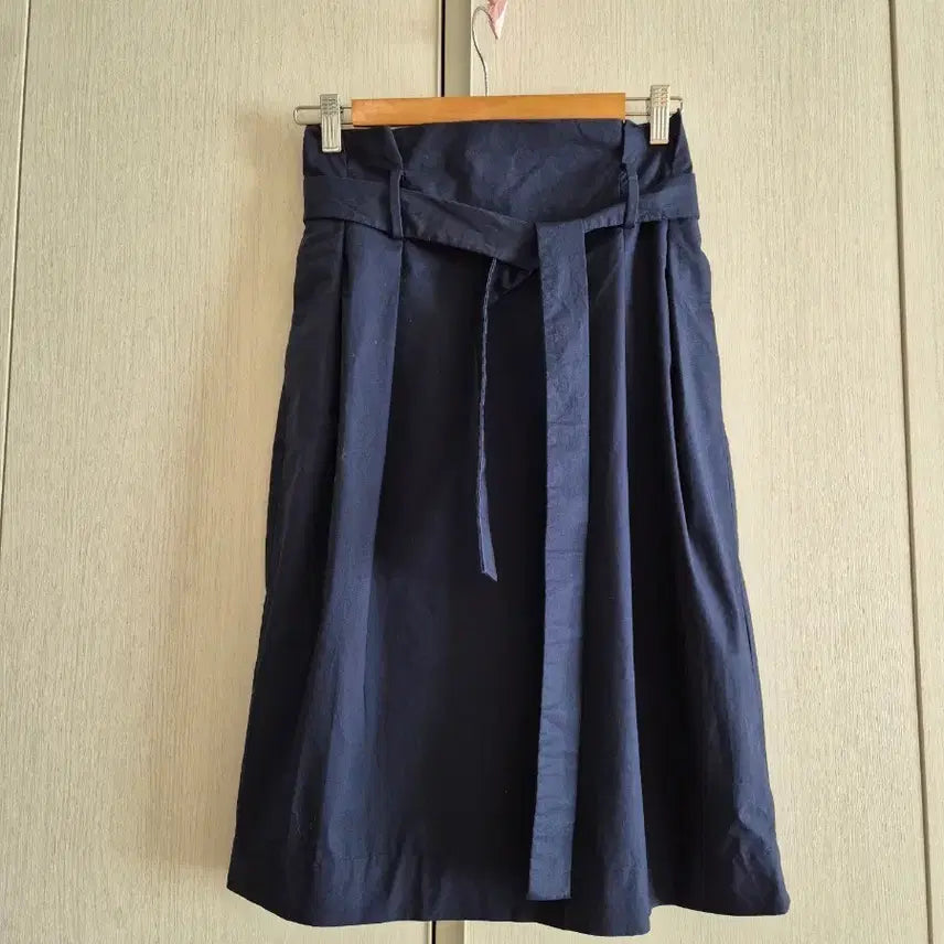 [BUNJANG] COS Pleated Belted Midi Skirt Navy EUR 36 / 코스 핀턱 스커트
