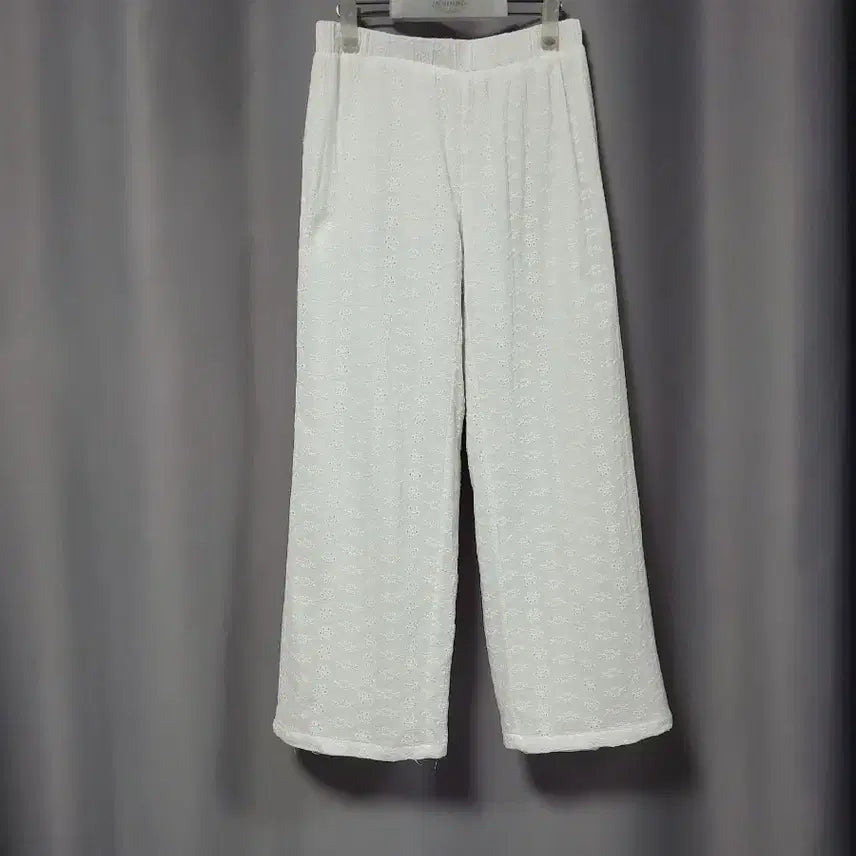 [BUNJANG] Embroidered Punch Wide Pants / 자수 펀칭 와이드 팬츠