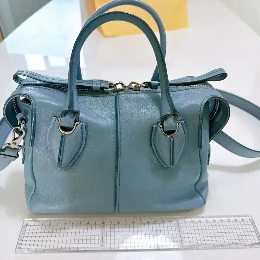 [BUNJANG] TOD'S D-Bag Small Light Blue Leather Handbag / TOD'S D백 라이트블루 스몰 사이즈