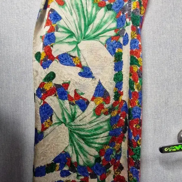 [BUNJANG] Pierre Balmain 100% Silk Floral Square Scarf / 피에르 발망 실크100. 정사각형 스카프