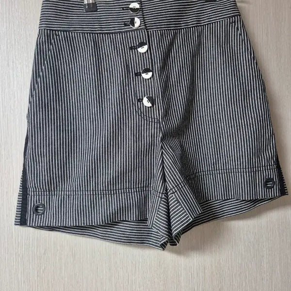 [BUNJANG] Lucky Chouette Striped High-Waisted Shorts Size 36 / 럭키슈에뜨 스트라이프 숏팬츠 하이웨스트 36
