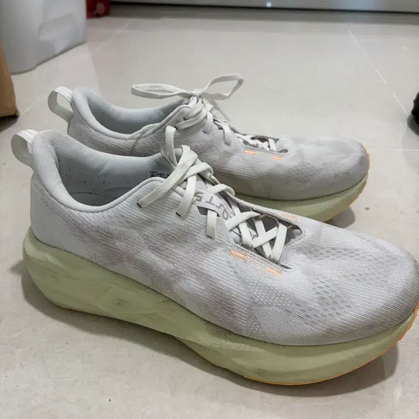 [BUNJANG] Asics NovaBlast 5 White Running Shoes / 아식스 노바블라스트 280 화이트컬러 급매