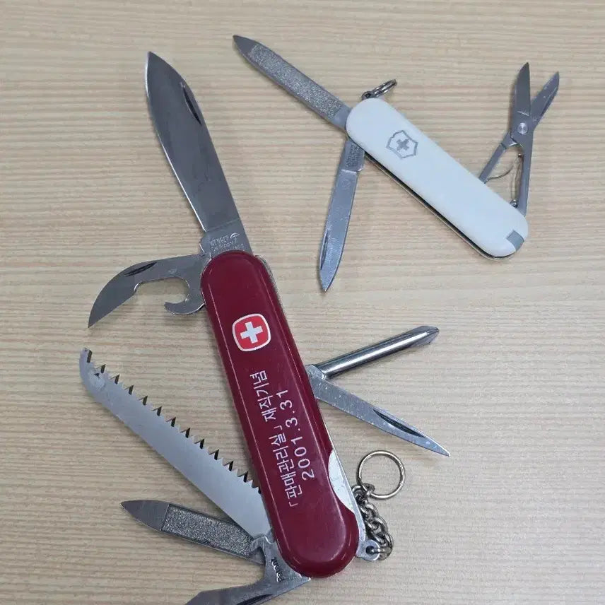 [BUNJANG] Wenger Multi-Tool and Victorinox Mini Tool Swiss Army Knife / 웽거 멀티툴과 빅토리녹스 미니툴 스위스아미