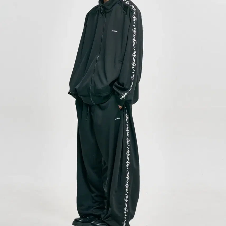 [BUNJANG] AJO BY AJO Tribal One-Tuck Track Setup Black Set / 아조바이아조 트라이벌 원턱 트랙셋업블랙