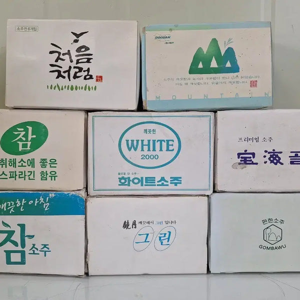 [BUNJANG] Vintage Glass Soju Shot Glasses Bundle (8 Boxes, 48 pcs) / 근대사 수집 옛날 고전잔 소주잔 유리잔 곰바우 경월 보해 화이트 8박스본