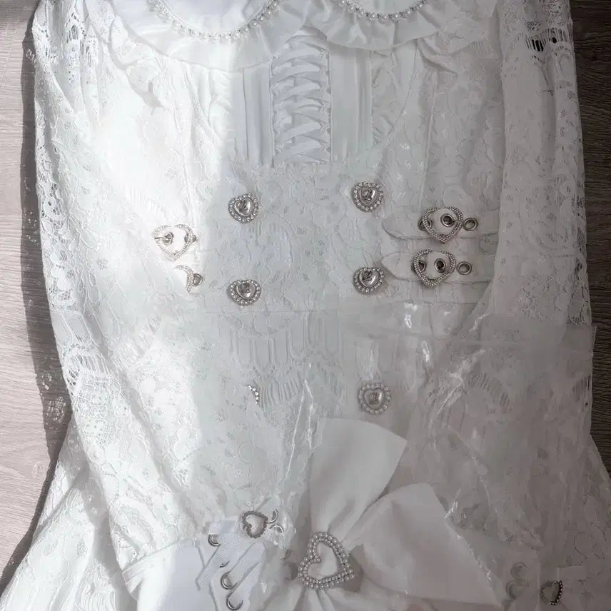 [BUNJANG] Lizlisa Side Heart Buckle Lace Setup White Jihraegye / 리즈리사 사이드 하트 버클 레이스 셋업 화이트 지뢰계 양산형
