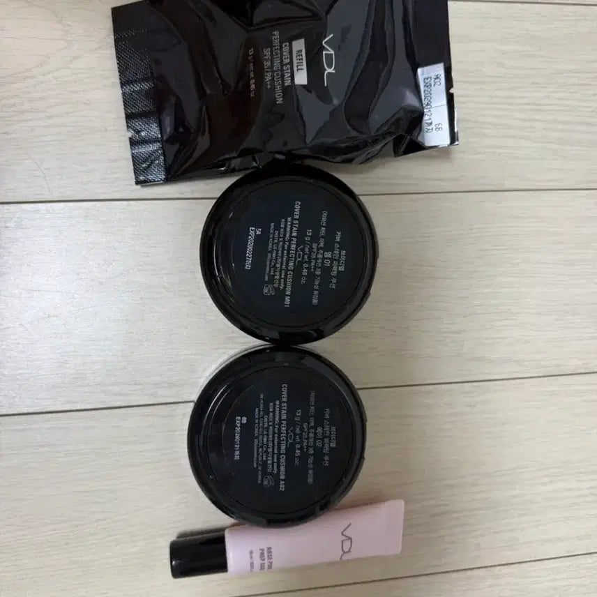 [BUNJANG] VDL Cover Stain Perfecting Cushion Foundation Set SPF50+ PA+++ (21 & 17) with Refill and Prep Base / VDL 커버 스테인 퍼펙팅 쿠션 본품1개 + 리필1개+ 본품1개+프렙베이스