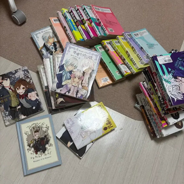 [BUNJANG] Various Manga Volumes - Emperor's Daughter, Horimiya, Tokyo Revengers & More / 만화책 저렴하게 팔아요~