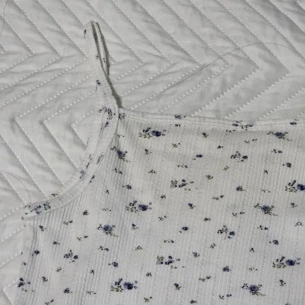 [BUNJANG] Minipoe Blueberry Floral Sleeveless Top / 미니포에 블루베리 애즈온 잔꽃 플라워 나시 슬리브리스
