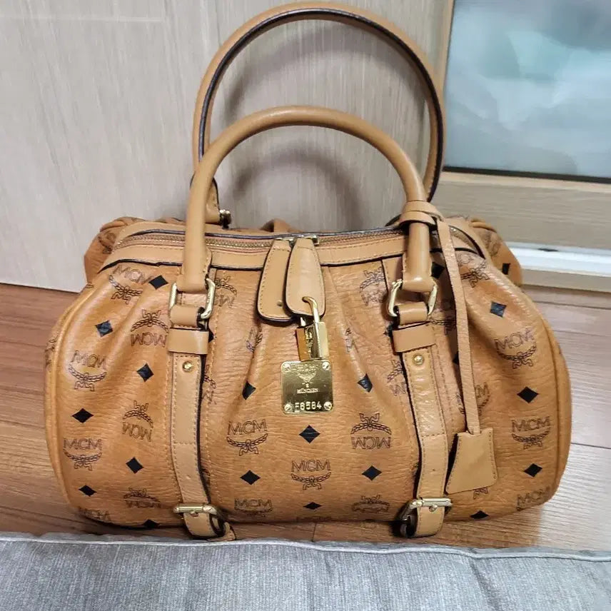 [BUNJANG] MCM Classic Pattern Shoulder Bag / 엠씨엠 가방 성주택 있어요