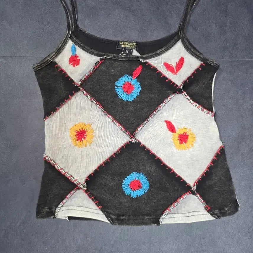 [BUNJANG] YAK & YETI Patchwork Embroidered Sleeveless Top / YAK & YETI 패치위크 자수 나시 탑