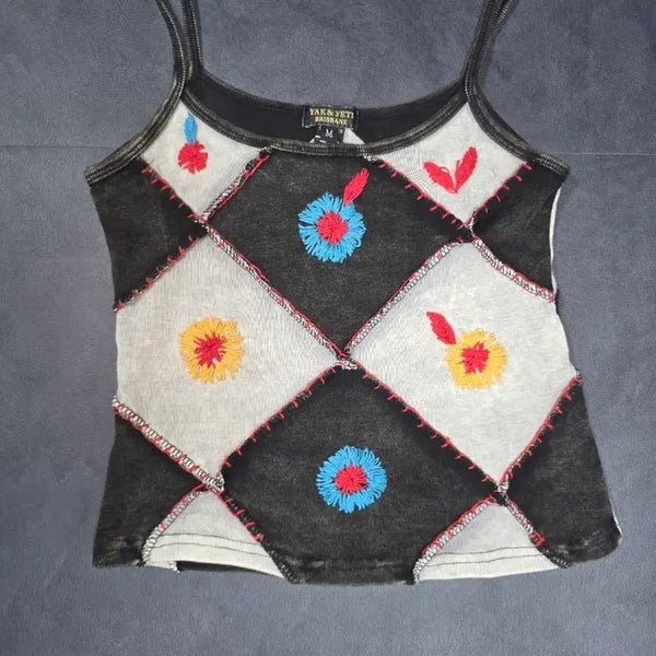 [BUNJANG] YAK & YETI Patchwork Embroidered Sleeveless Top / YAK & YETI 패치위크 자수 나시 탑