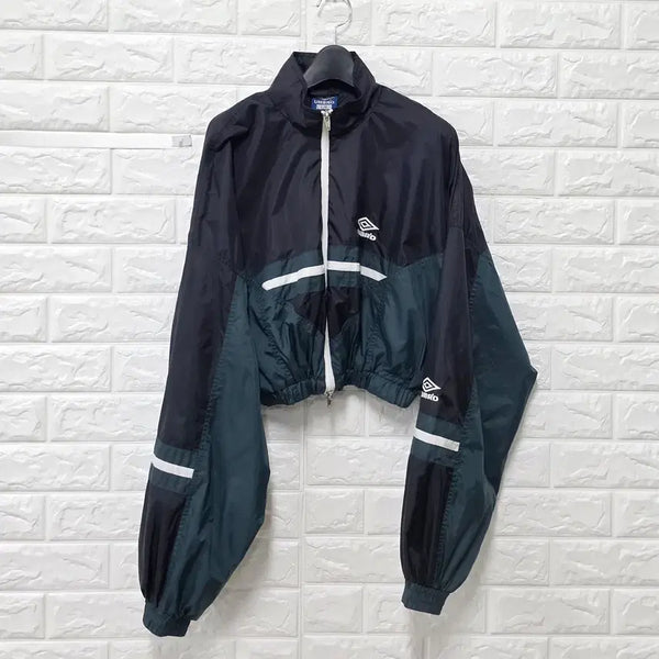 [BUNJANG] UMBRO Cropped Windbreaker (Reformed) / L 엄브로 크롭 바람막이 (리폼) E417