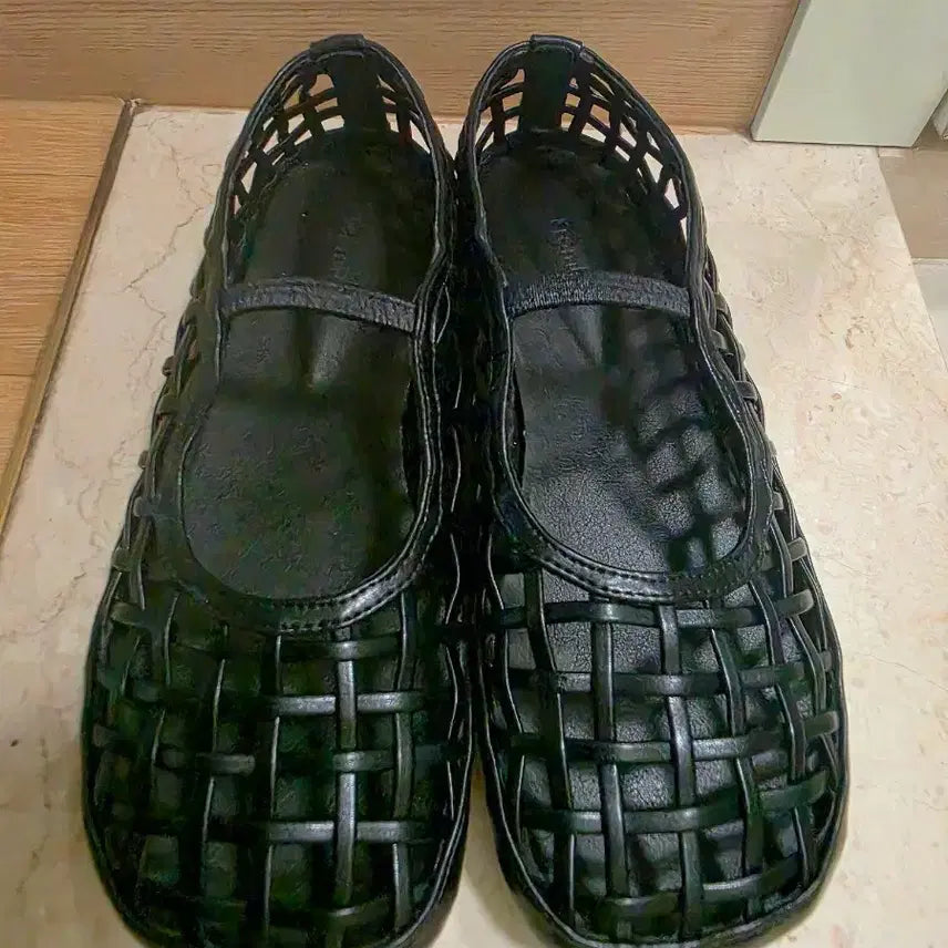[BUNJANG] Black Mesh Twisted Flat Shoes (Size 250) / 블랙 네트 꼬임 메쉬 플랫슈즈 250