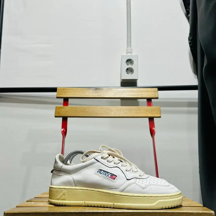 [BUNJANG] AUTRY Medalist Low Sneakers (Men's) / EU41 260) 오트리 스니커즈 남성 메달리스트 로우 스니커즈