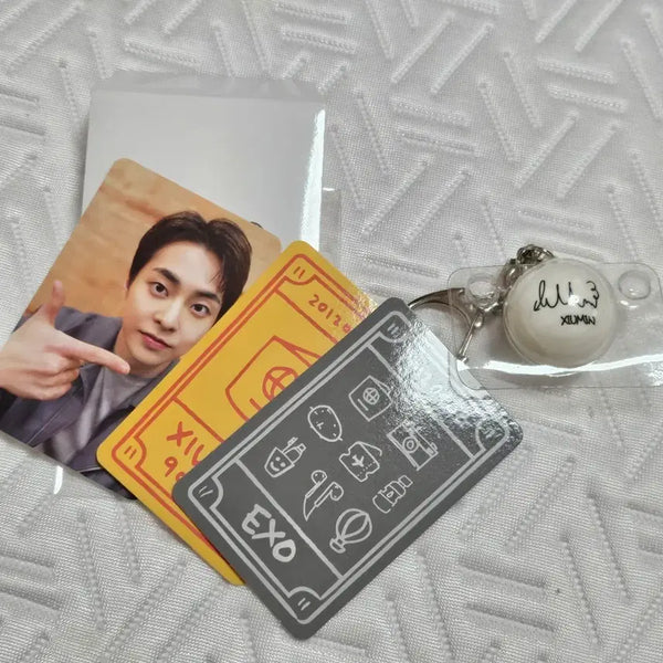 [BUNJANG] EXO Xiumin Autographed Ball Keychain 11th Anniversary Lucky Draw Photocard / EXO 시우민 사인볼키링, 11주년 럭키카드