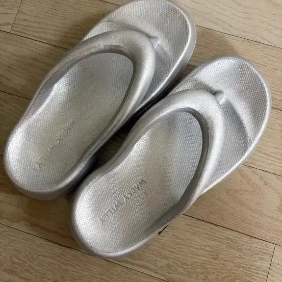 [BUNJANG] Wecky Willy Silver Jellies Sandals / 웩키윌리 쪼리 실버