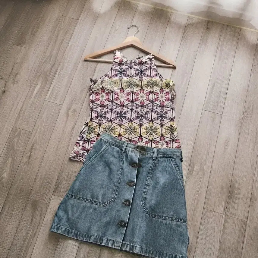 [BUNJANG] Ethnic Pattern Halterneck Sleeveless Top / 에스닉 패턴 홀터넥 민소매 나시