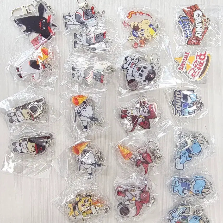 [BUNJANG] Lotte Wellfood KBO Collaboration Keychain & Badge Set / 롯데웰푸드 kbo 교환