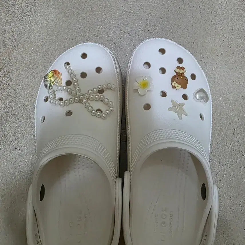 [BUNJANG] Crocs Platform Sandals with Jibbitz Charms / 크록스 플랫폼