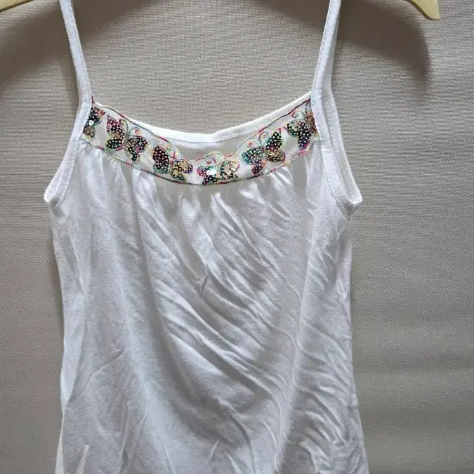 [BUNJANG] White Sleeveless Blouse with Butterfly Detail - Size 90 / 나시티 나시 블라우스 나비 장식90
