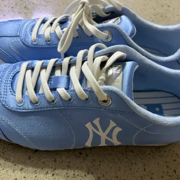[BUNJANG] MLB New York Yankees Women's Sneakers - Sky Blue/White / MLB 뉴욕 양키스 여성 스니커즈 230