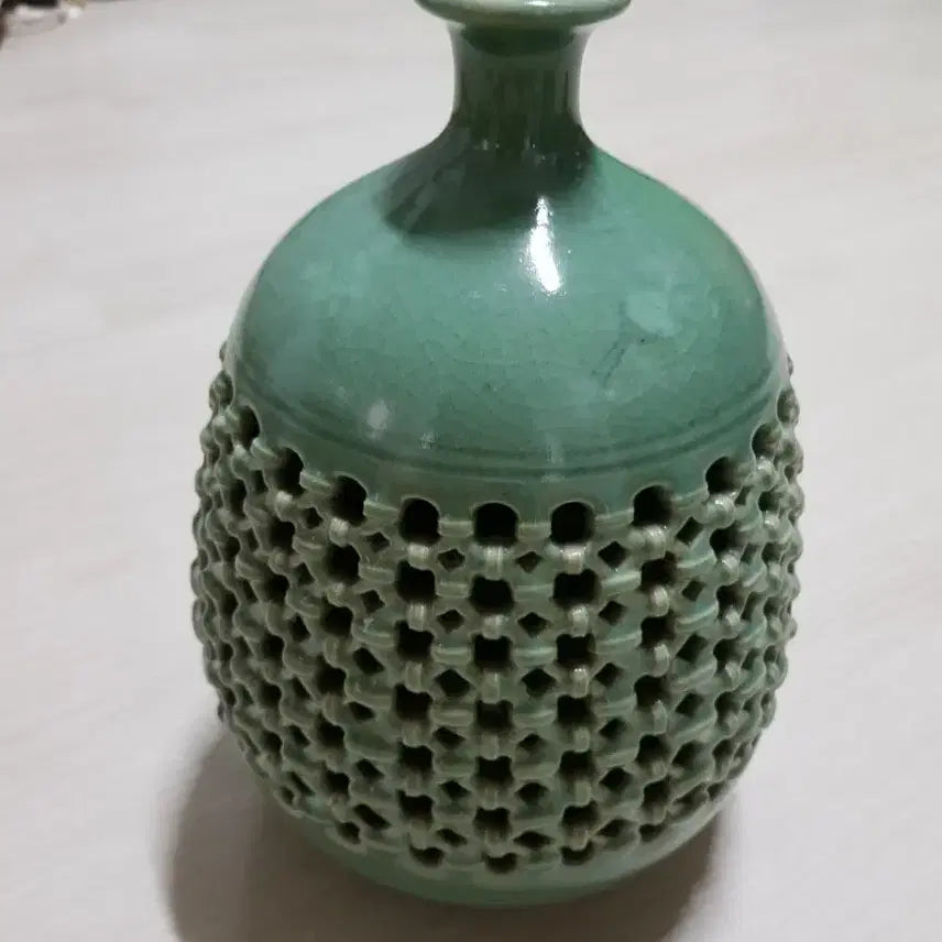 [BUNJANG] Haecheon Masterwork Celadon Inlay Vase / 해천장인투각작품청자