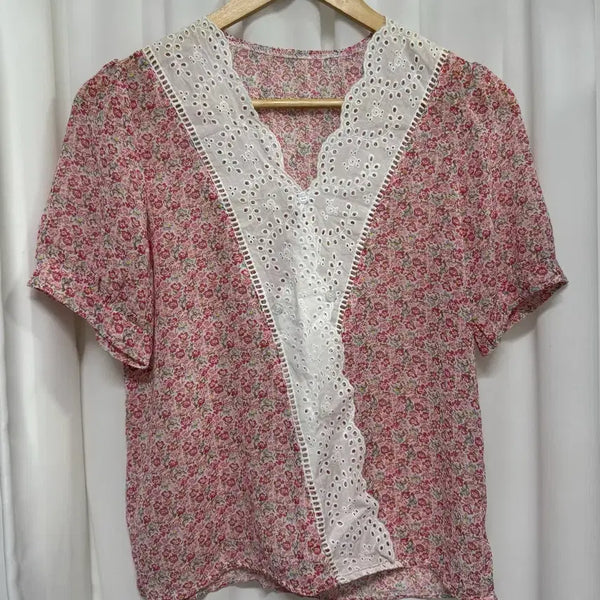 [BUNJANG] Flower Lace Punching Blouse / 플라워 레이스 펀칭 블라우스