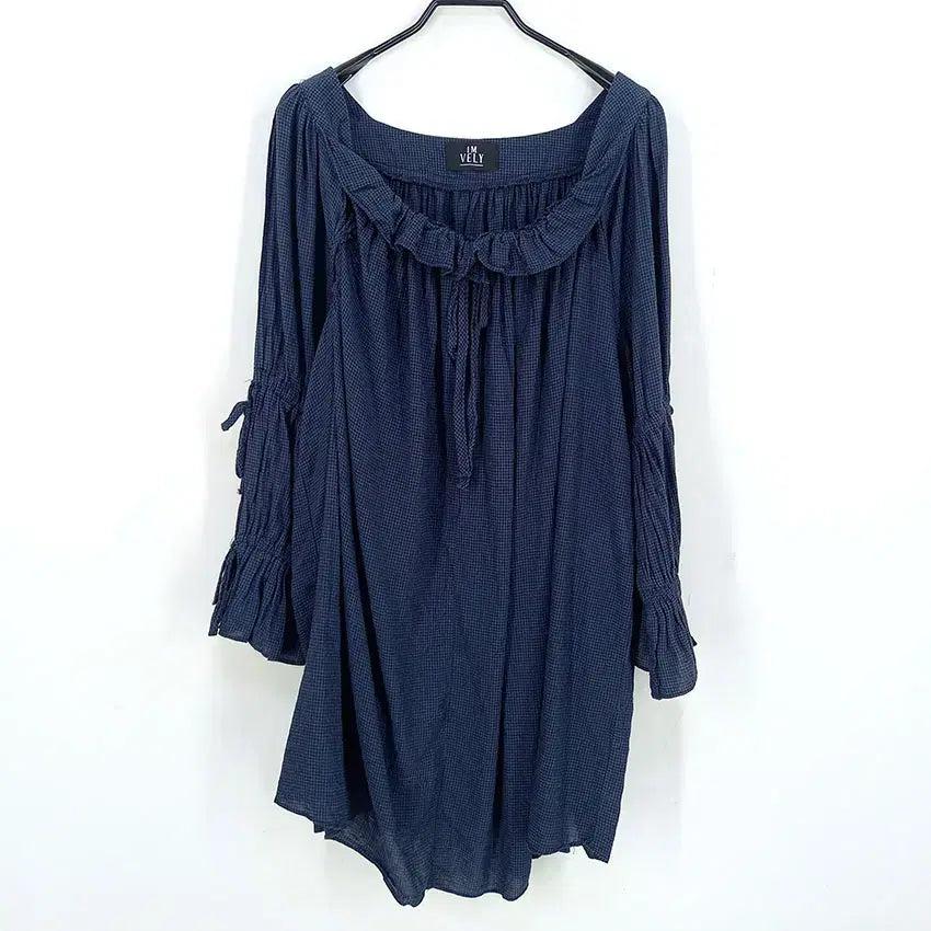 [BUNJANG] Imvely Women's Summer Off-Shoulder Blouse with Sleeve Slits (Navy) / 임블리 여성 여름 소매트임 오프숄더블라우스 네이비 (HU46205)