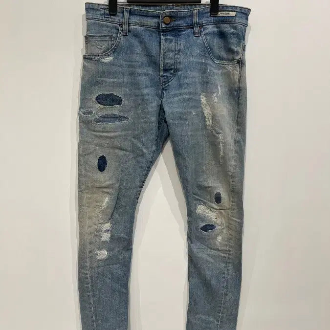[BUNJANG] Don The Fuller Light Blue Distressed Slim Fit Jeans (Size 32) / [32] 돈 더 풀러 라이트 블루 디스트로이드 슬림핏 진
