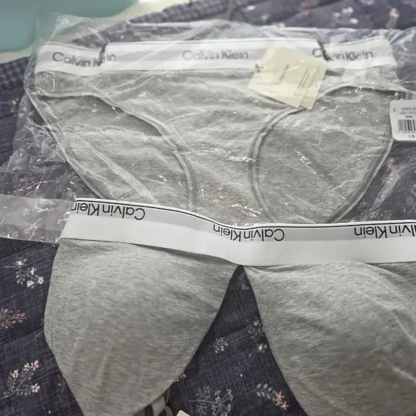 [BUNJANG] Calvin Klein Underwear Set Grey Large / 캘빈클라인 속옷 세트 그레이 라지 (새상품)