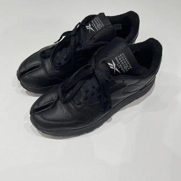 [BUNJANG] Maison Margiela x Reebok Classic Leather Tabi Shoes - Black / [270] 메종 마르지엘라 x 리복 클래식 레더 타비 슈즈 블랙