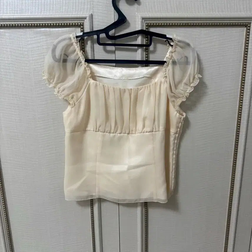 [BUNJANG] Square Neck Puff Sleeve Blouse / 스퀘어넥 퍼프 소매 블라우스