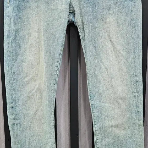 [BUNJANG] Armani Exchange Men's Slim Fit Eagle Metal Logo Light Wash Jeans 30 / (매장판정품)아르마니 익스체인지 뒷포켓 독수리 메탈로고 남성 연청바지 슬림 30인치