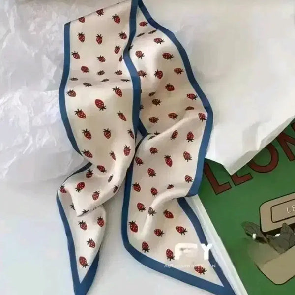 [BUNJANG] Strawberry Pattern Scarf / 새상품  딸기 패턴 스카프