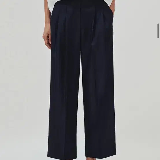 [BUNJANG] HANS STYLE Urea Two-Tuck Wide Pants Navy Size 66 / HANS STYLE 유레아 투턱 와이드 팬츠 (66사이즈 새상품)