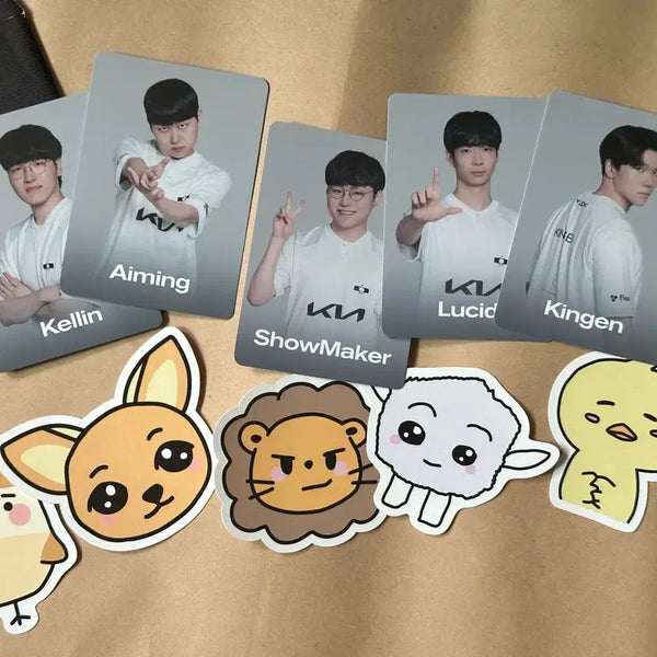 [BUNJANG] Dplus KIA 2024 Worlds Qualifiers Photocard & Sticker Set / 디플러스기아 2024 월즈 진출 포토카드 + 스티커