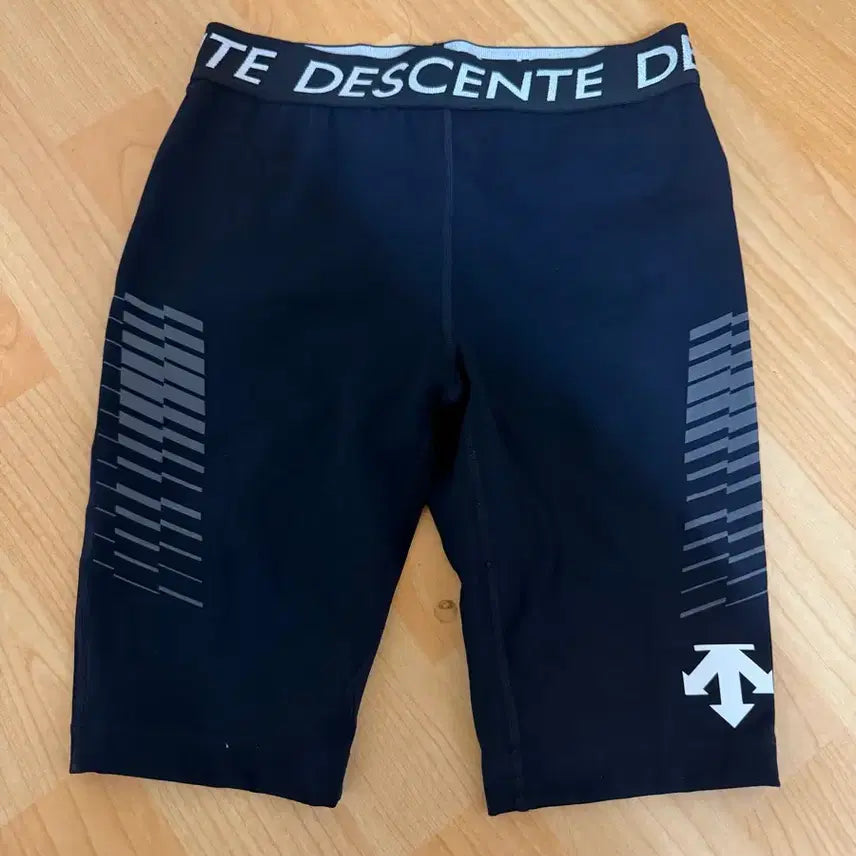 [BUNJANG] Descente Half Tights Running Shorts Size M / 데상트 하프 타이즈 러닝 거의 새상품