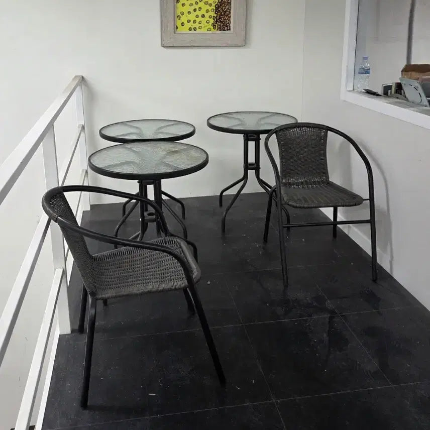 [BUNJANG] Round Glass Table Set with 6 Rattan Chairs / (무료배송)카페용 원형 유리 테이블 3개 + 라탄 의자 6개