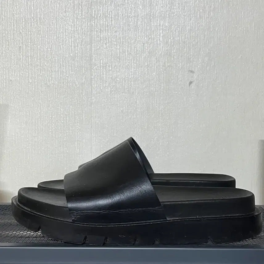 [BUNJANG] DAILY LIFE Black Leather Platform Slide Slippers (265mm) / 블랙 가죽 통굽 슬라이드 슬리퍼 (DAILY LIFE) 265mm