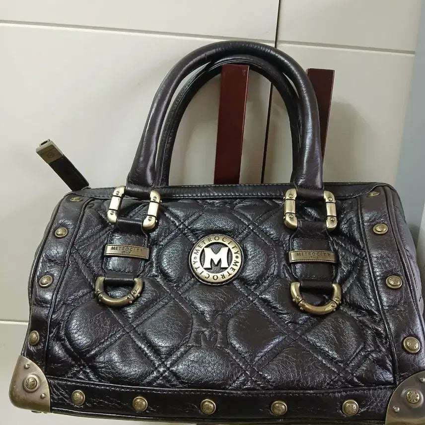 [BUNJANG] Mettlcity Quilted Tote Bag Black / 메트로시티 퀼팅 토트백 블랙